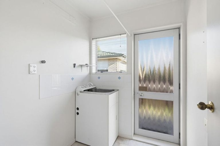 Photo of property in 52 Bodi Place, Te Atatu South, Auckland, 0610