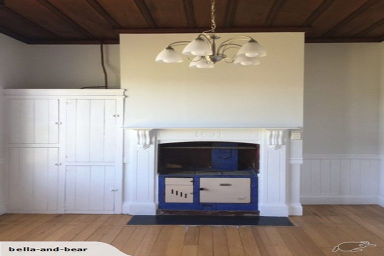 Photo of property in 21 Railway Street, Helensville, 0800