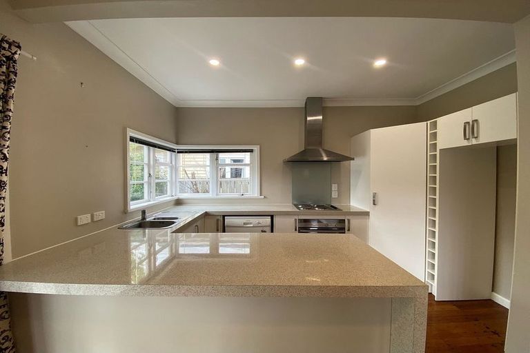 Photo of property in 15 Saint Ronans Avenue, Waterloo, Lower Hutt, 5011