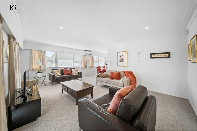 Photo of property in 10 Alf Walker Place, Papakura, 2110
