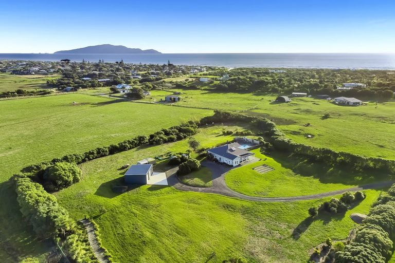 Photo of property in 47 Sandown Road, Te Horo Beach, Otaki, 5581