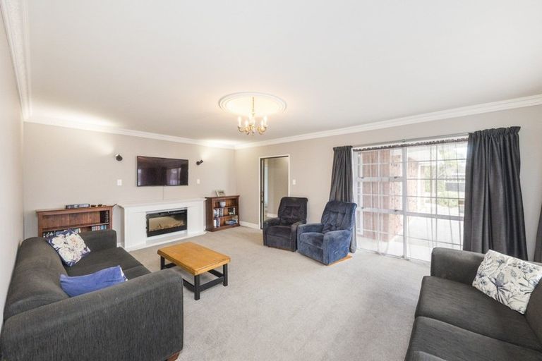 Photo of property in 6 Grange Place, Milson, Palmerston North, 4414