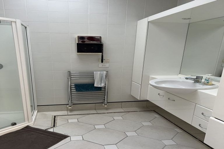 Photo of property in 3 Onemana Way, Te Atatu Peninsula, Auckland, 0610