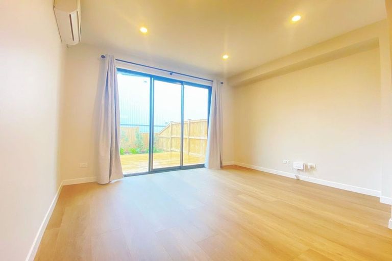 Photo of property in 32 Kuaha Road, Massey, Auckland, 0614
