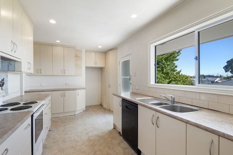 Photo of property in 24 Speedy Crescent, Hillcrest, Auckland, 0627