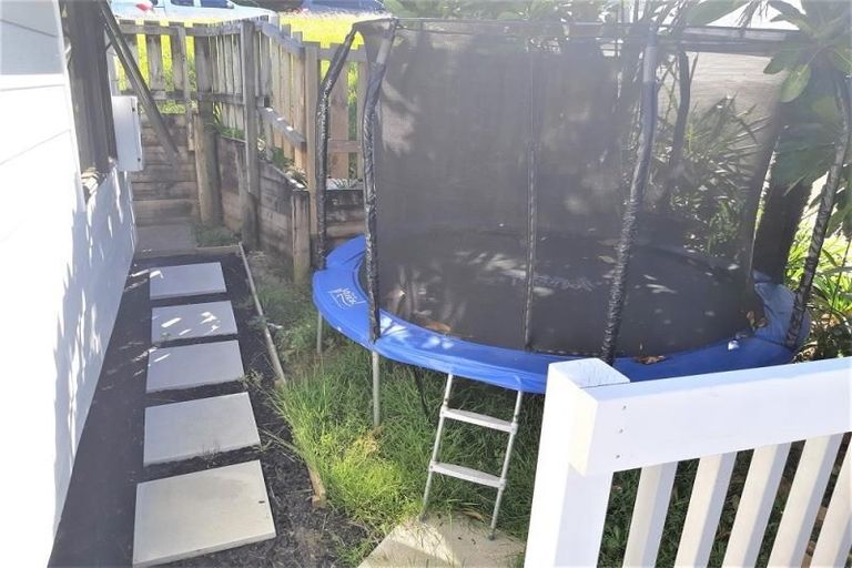 Photo of property in 16 Noeleen Street, Glenfield, Auckland, 0629