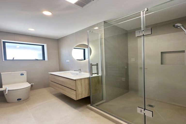 Photo of property in 30 Lisa Rise, Half Moon Bay, Auckland, 2012