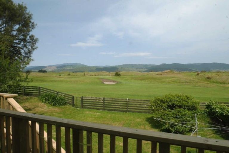 Photo of property in 52 Golf Road, Paraparaumu Beach, Paraparaumu, 5032