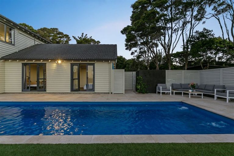 Photo of property in 251 Kaipara Road, Papakura, 2582