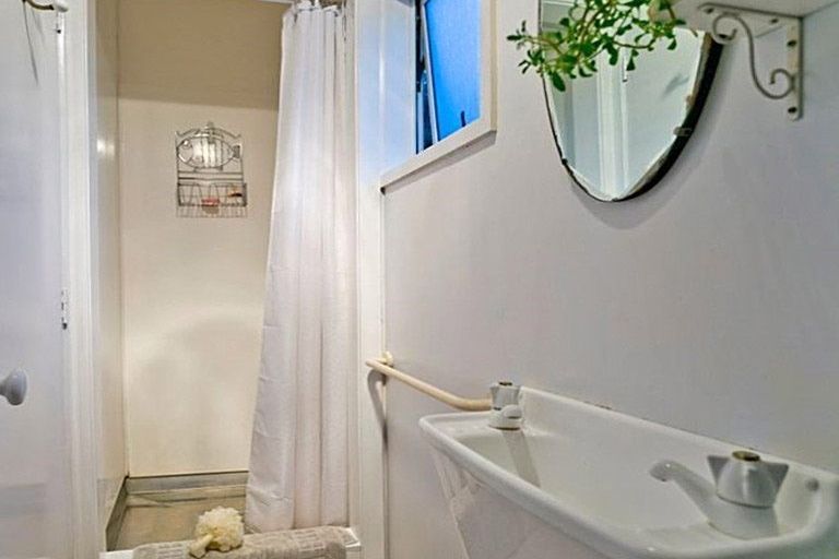 Photo of property in 3 Pohutukawa Avenue, Red Beach, 0932