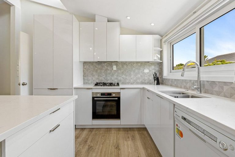 Photo of property in 17 Rheingold Place, Huapai, Kumeu, 0810