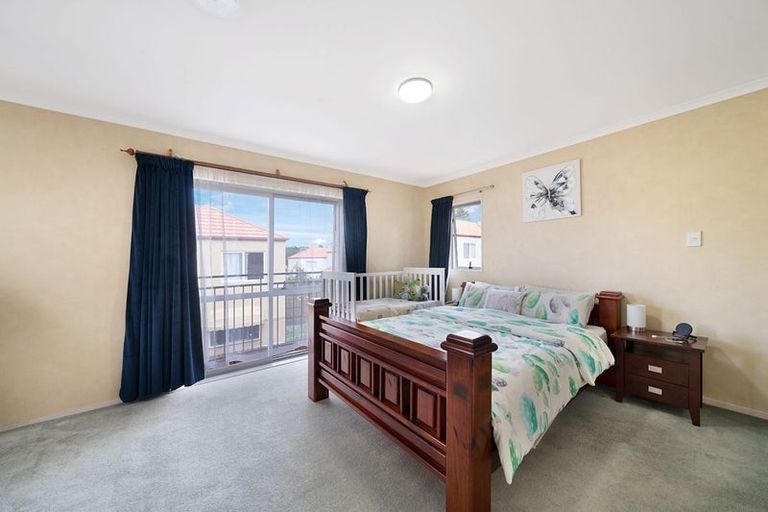 Photo of property in 10 Dainton Place, New Lynn, Auckland, 0600