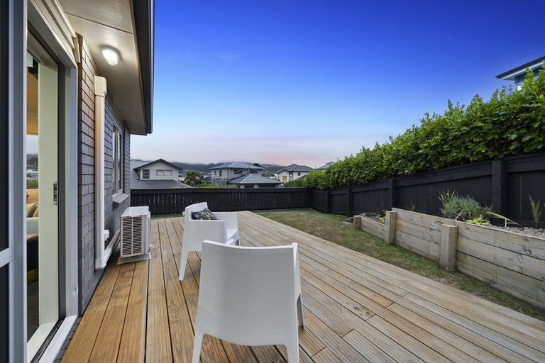 Photo of property in 5 Cresswell Place, Johnsonville, Wellington, 6037