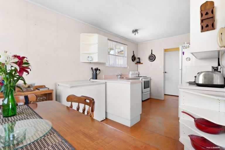 Photo of property in 24 Halloran Place, Massey, Auckland, 0614