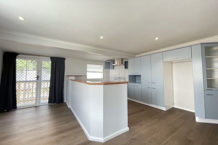 Photo of property in 4 Chapman Road, Te Atatu Peninsula, Auckland, 0610