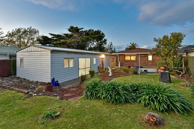 Photo of property in 8 Lloyd Avenue, Papatoetoe, Auckland, 2025