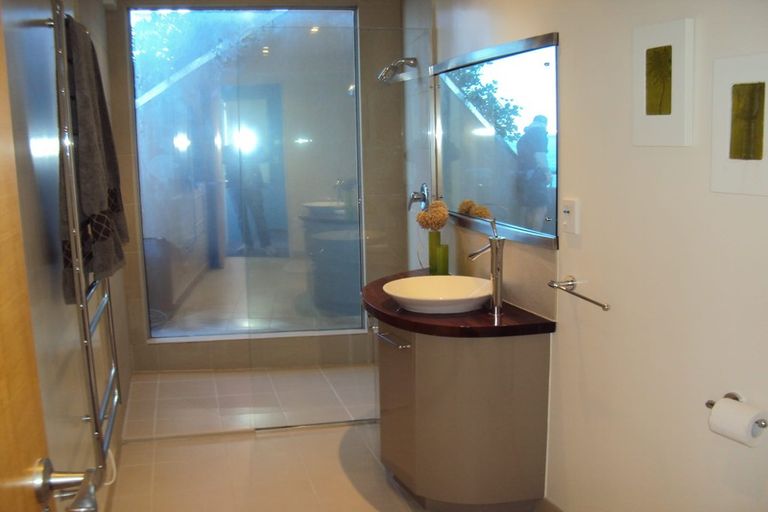 Photo of property in 114 The Esplanade, Houghton Bay, Wellington, 6023
