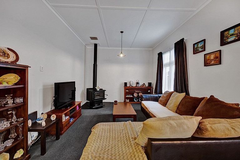 Photo of property in 12 Olivia Street, Stratford, 4332