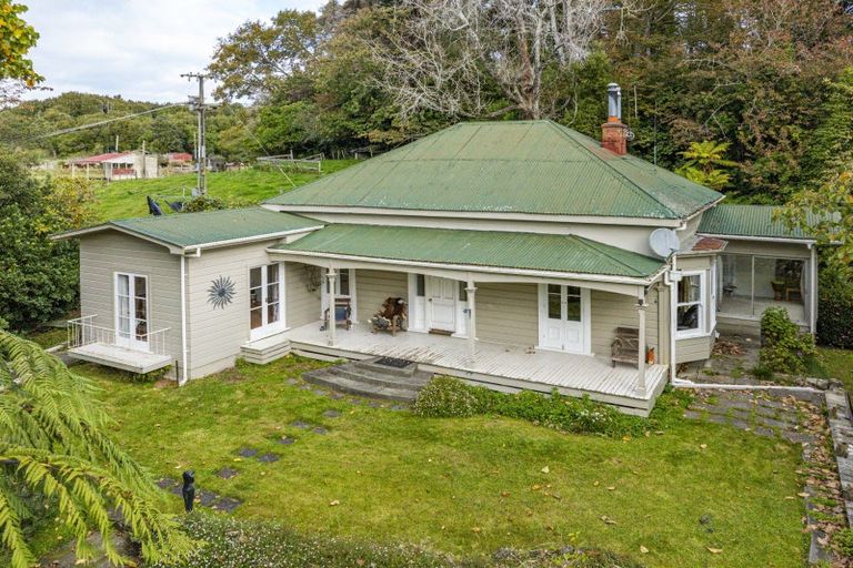 Photo of property in 37 Tawa Road, Maraetotara, Havelock North, 4294