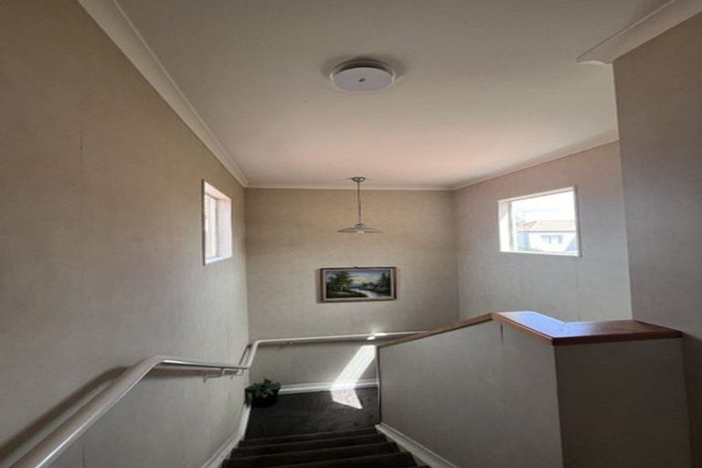 Photo of property in 8 Dainton Place, New Lynn, Auckland, 0600