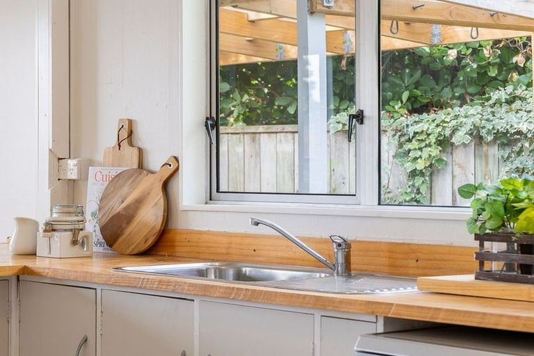 Photo of property in 11 Kanawa Street, Waikanae, 5036