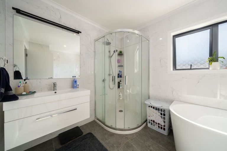 Photo of property in 9 Antigua Way, Grenada Village, Wellington, 6037