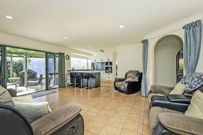 Photo of property in 13 Woodlands Drive, Havelock North, 4130
