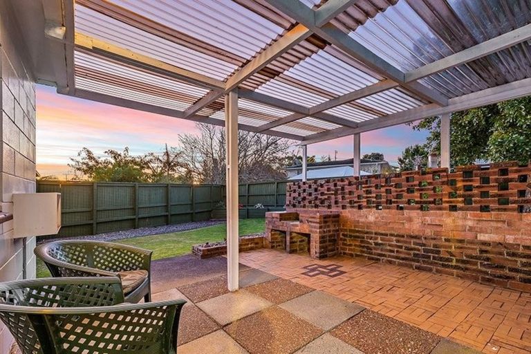 Photo of property in 17 Cyclarama Crescent, Massey, Auckland, 0614