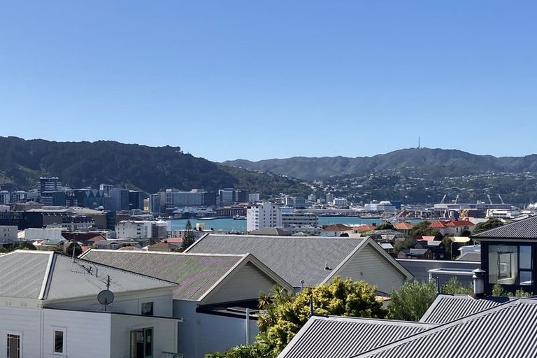 Photo of property in 2u8 Scarborough Terrace, Mount Victoria, Wellington, 6011