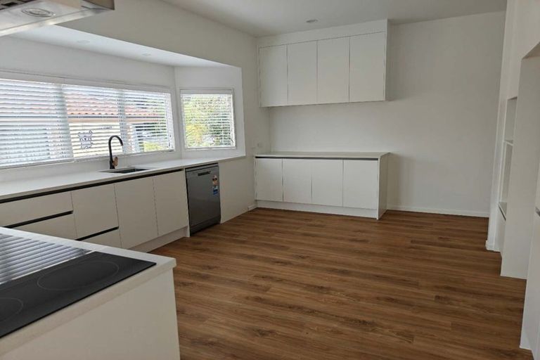 Photo of property in 42 Sharon Road, Waiake, Auckland, 0630