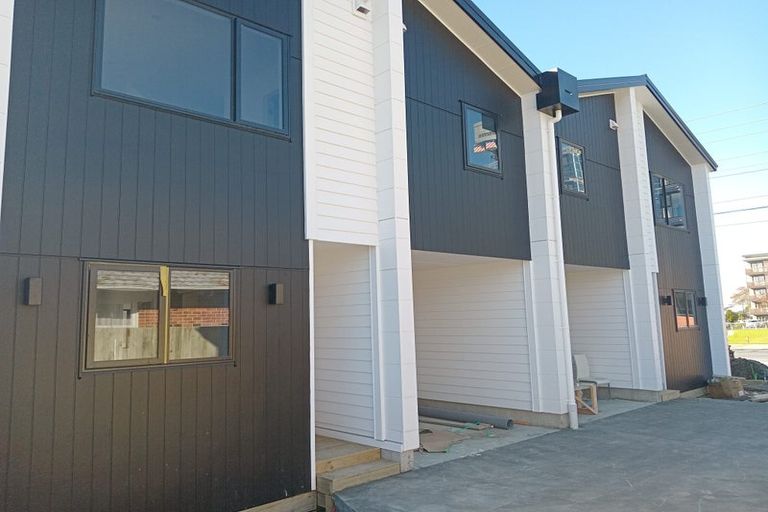 Photo of property in 216b Lake Road, Northcote, Auckland, 0627