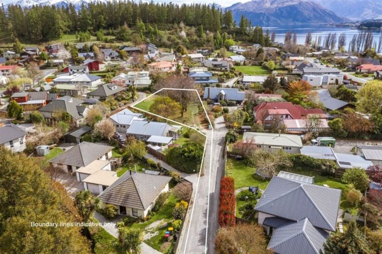 Photo of property in 18 Heuchan Lane, Wanaka, 9305