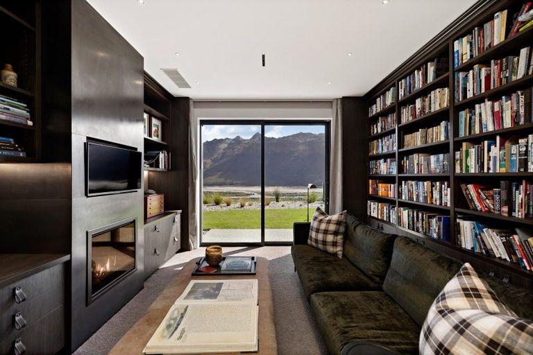 Photo of property in 136 Rosie Way, Glenorchy, 9372