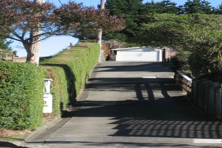 Photo of property in 40 Spenmoor Street, Newlands, Wellington, 6037