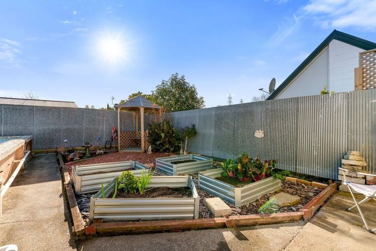 Photo of property in 21 Montague Street, Islington, Christchurch, 8042