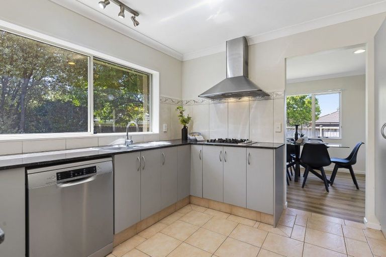 Photo of property in 28 Craigavon Drive, East Tamaki, Auckland, 2013