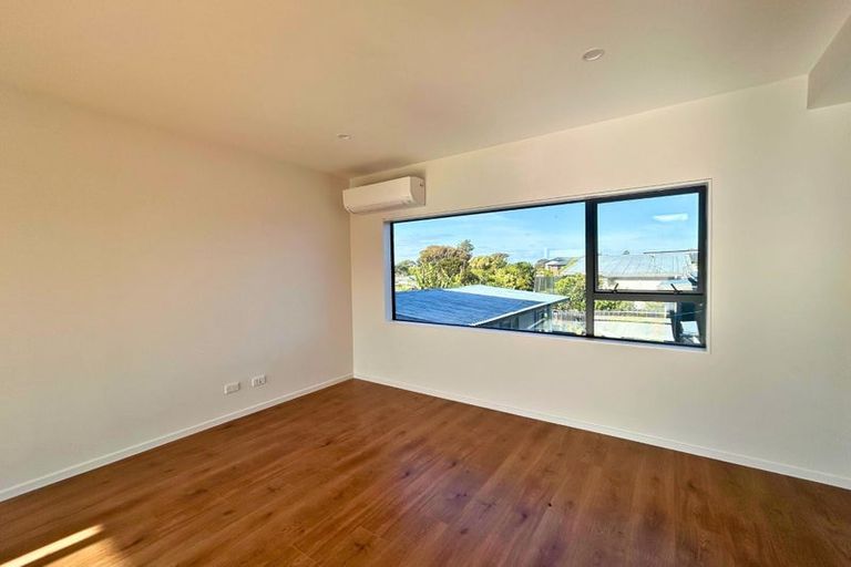 Photo of property in 723b Massey Road, Mangere, Auckland, 2022