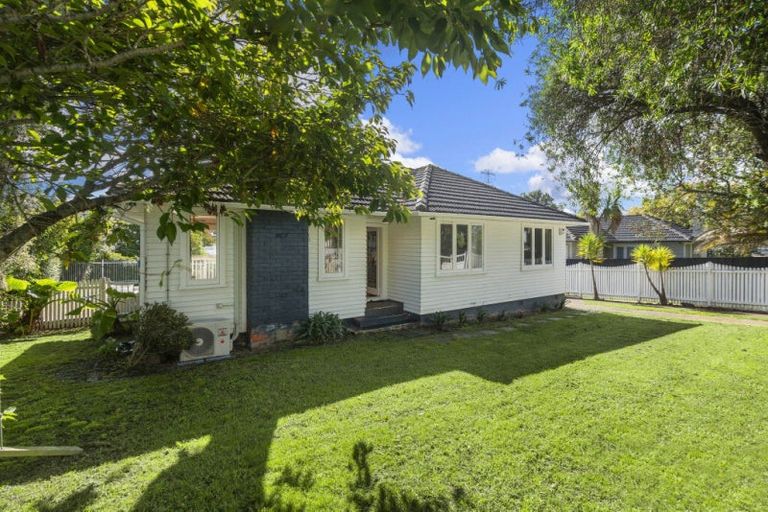 Photo of property in 6 Grainger Road, Te Atatu South, Auckland, 0610