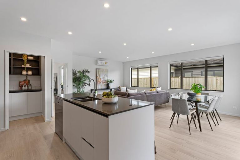 Photo of property in 98 Pepene Avenue, Takanini, 2112