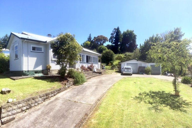 Photo of property in 6 Church Street, Waipawa, 4210