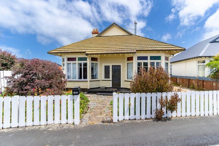 Photo of property in 48 Royal Crescent, Saint Kilda, Dunedin, 9012