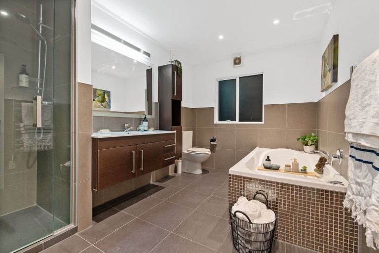 Photo of property in 6a Handley Avenue, Narrow Neck, Auckland, 0624