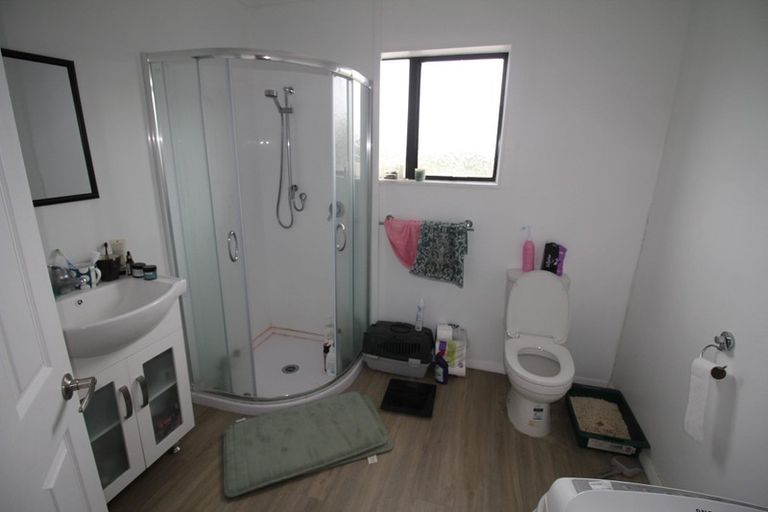 Photo of property in 43a Sunhaven Drive, Newlands, Wellington, 6037