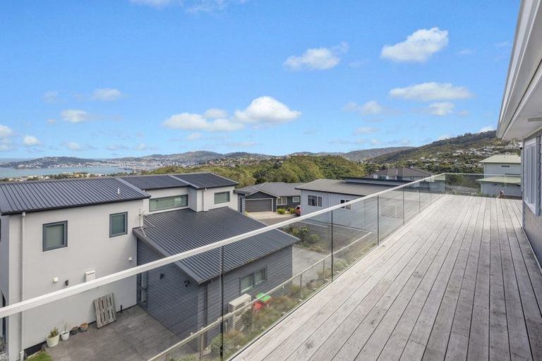 Photo of property in 30 Grumman Lane, Newlands, Wellington, 6037