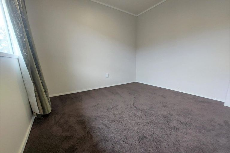 Photo of property in 111 Kemp Road, Massey, Auckland, 0614