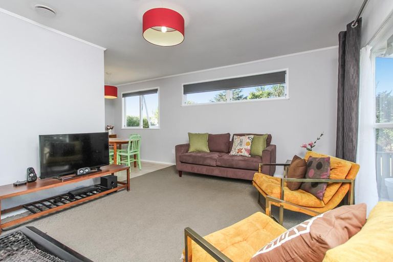 Photo of property in 20 Miltonia Avenue, Te Atatu South, Auckland, 0610
