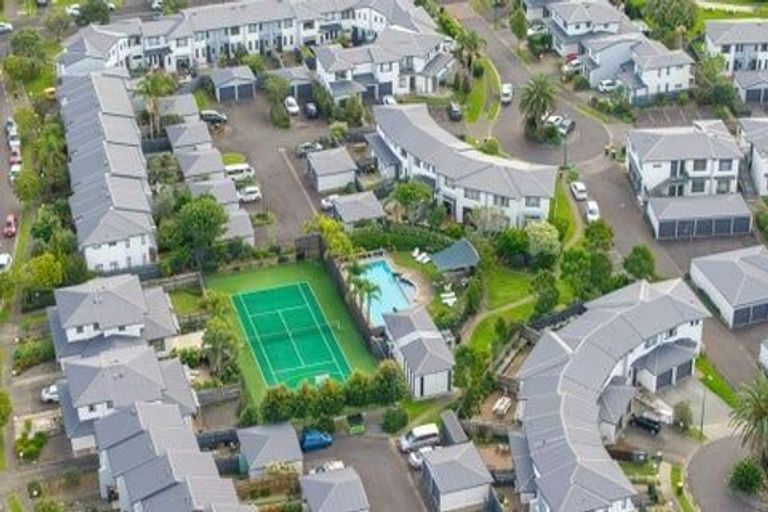 Photo of property in 11/2 Armoy Drive, East Tamaki, Auckland, 2016
