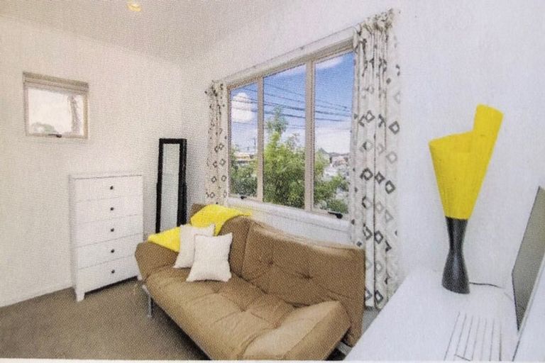 Photo of property in 1/4 Keeling Road, Henderson, Auckland, 0612