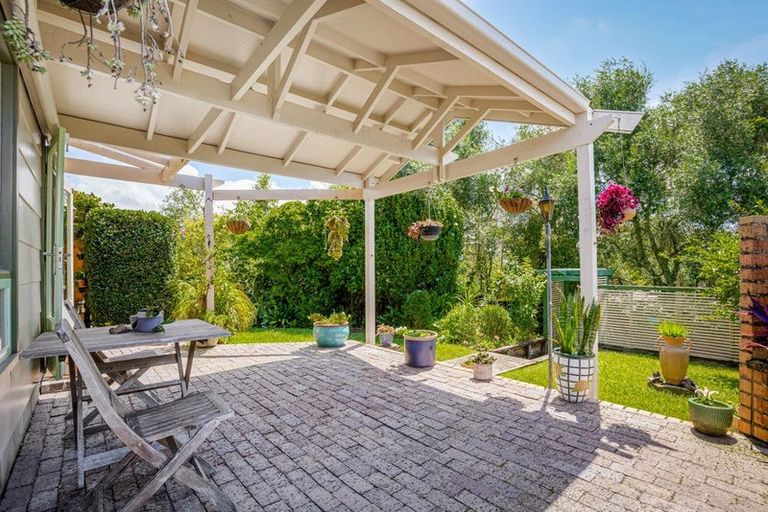 Photo of property in 11 Lemnos Place, Titirangi, Auckland, 0604