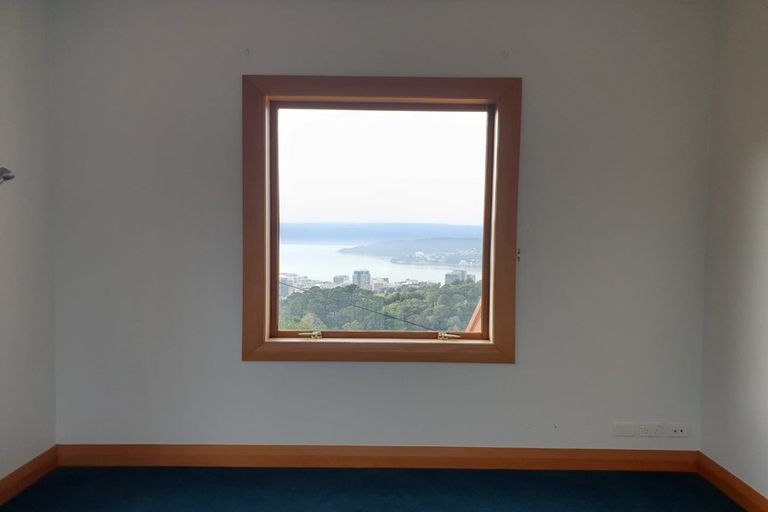 Photo of property in 33 Seaview Terrace, Northland, Wellington, 6012